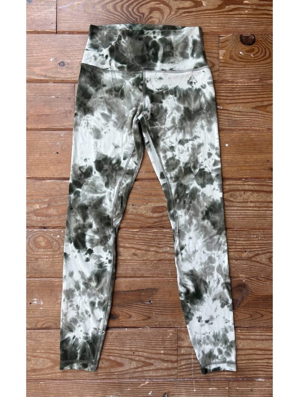 Lululemon Size 6 Olive Green Tie Dye High Rise Leggings